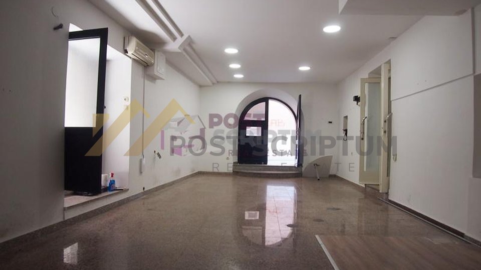 GRAD, POSLOVNI PROSTOR S IZLOGOM