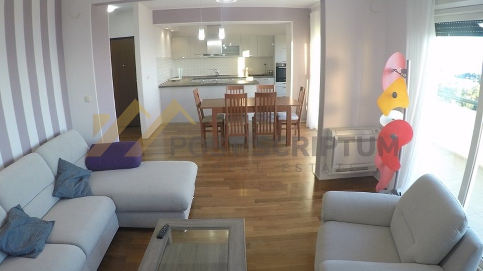 MEJE, MODERAN DVOSOBAN STAN S GARAŽOM