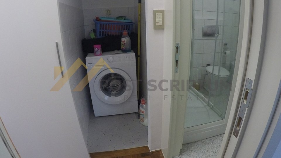 MEJE, MODERAN DVOSOBAN STAN S GARAŽOM