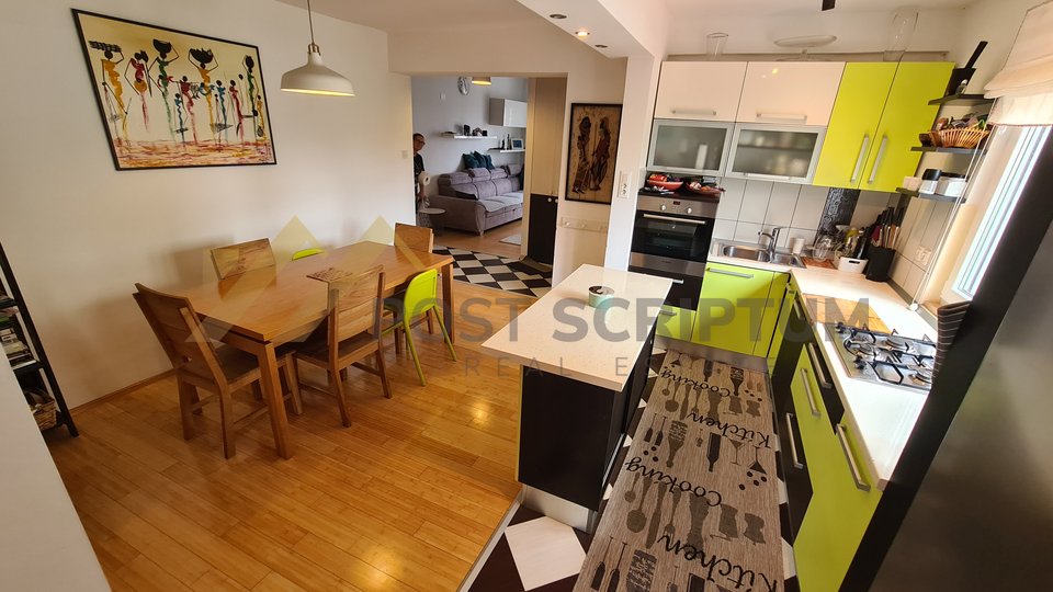 SINE, MODERN THREE BEDROOM APARTMENT WITH PARKING SPACE