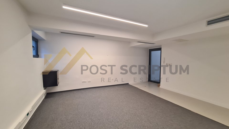 LOVRET, NEWLY RENOVATED BUSINESS SPACE OF 120sqm