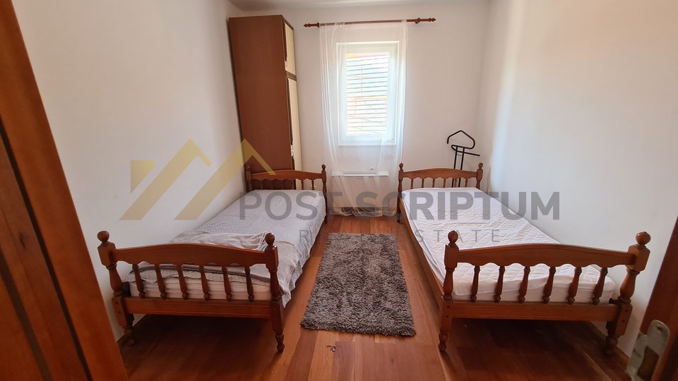 STOMORSKA, LIJEP DVOETAŽAN STAN S POGLEDOM NA MORE