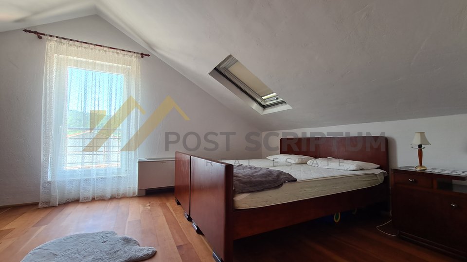 STOMORSKA, LIJEP DVOETAŽAN STAN S POGLEDOM NA MORE