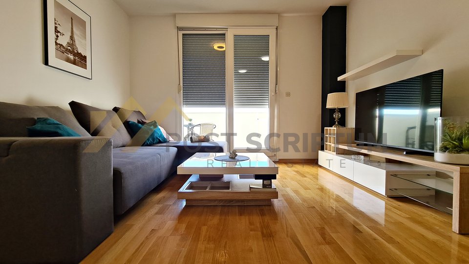 ŽNJAN, MODERN APARTMENT WITH GARAGE PLACE, LONG TERM RENT