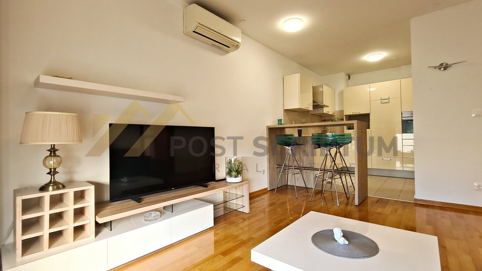 ŽNJAN, MODERN APARTMENT WITH GARAGE PLACE, LONG TERM RENT