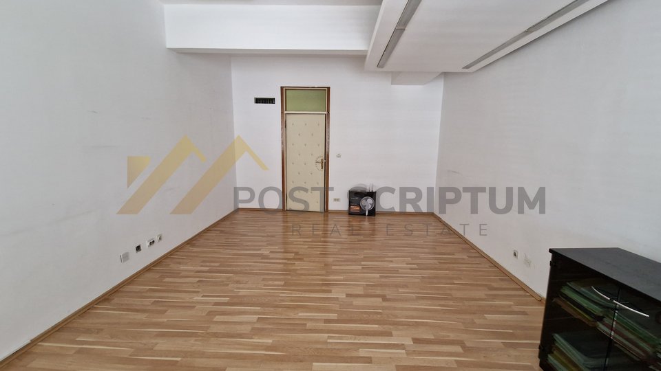 Commercial Property, 25 m2, For Rent, Split - Dobri