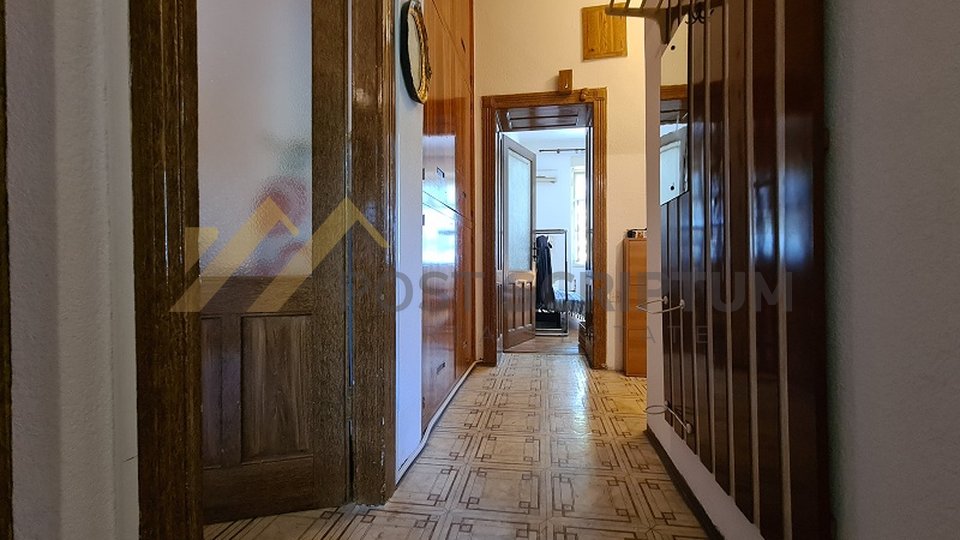 **BAČVICE**ŠARMANTAN STAN S VISOKIM STROPOM**
