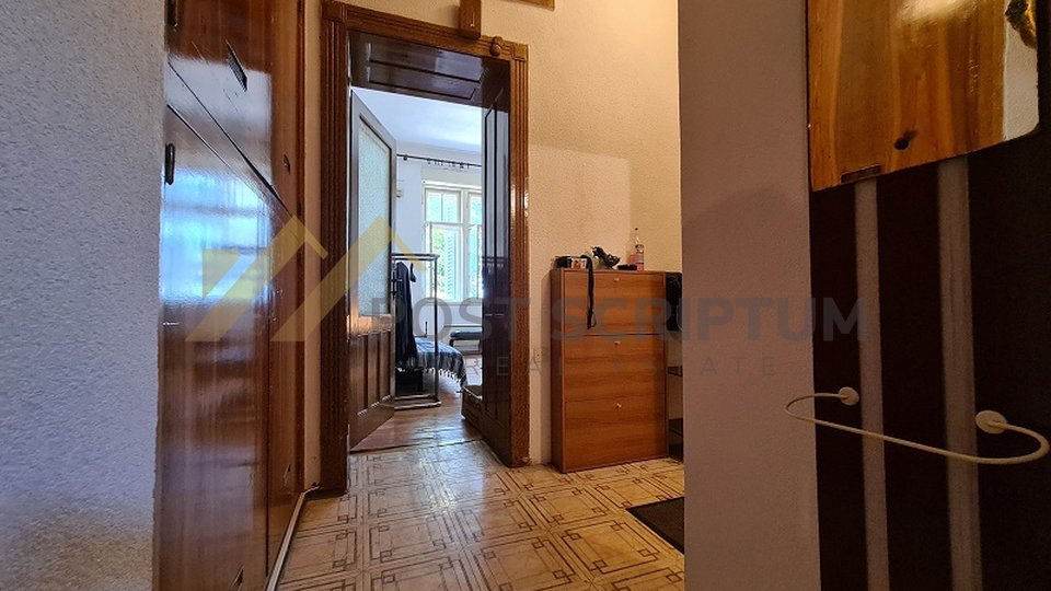 **BAČVICE**ŠARMANTAN STAN S VISOKIM STROPOM**