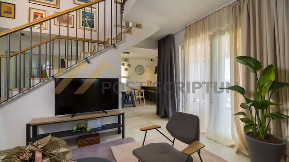 SKROVITA VILA S BAZENOM, JACUZZIJEM I PREDIVNIM VRTOM