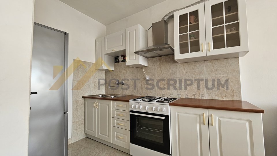 PLOKITE, MAINTAINED TWO BEDROOM, LONG TERM