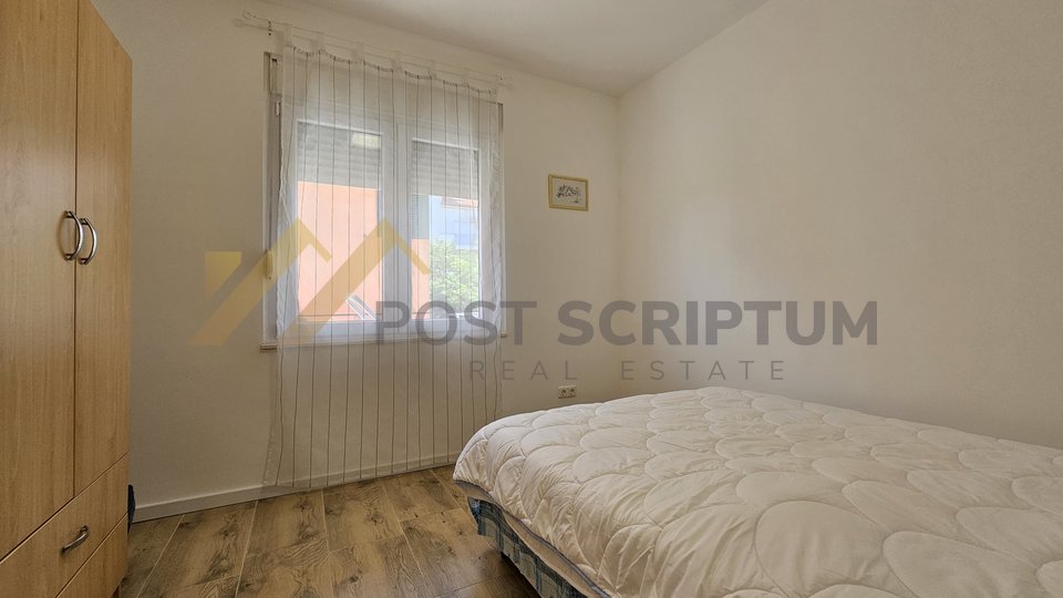 COMFORTABLE THREE BEDROOM APARTMENT WITH PARKING AND GARDEN