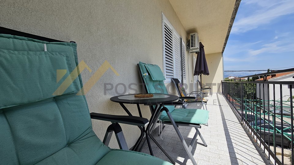 COMFORTABLE THREE BEDROOM APARTMENT WITH PARKING AND GARDEN