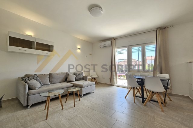 COMFORTABLE THREE BEDROOM APARTMENT WITH PARKING AND GARDEN