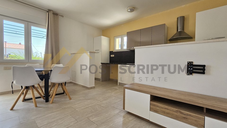 COMFORTABLE THREE BEDROOM APARTMENT WITH PARKING AND GARDEN