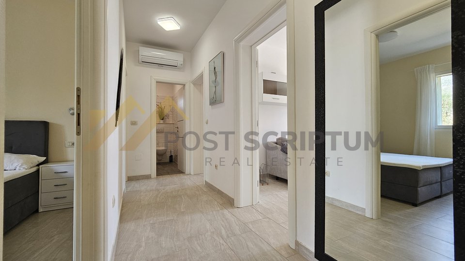 COMFORTABLE THREE BEDROOM APARTMENT WITH PARKING AND GARDEN