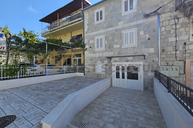 SOLIN, STONE HOUSE, GROUND FLOOR AND FLOOR WITH YARD