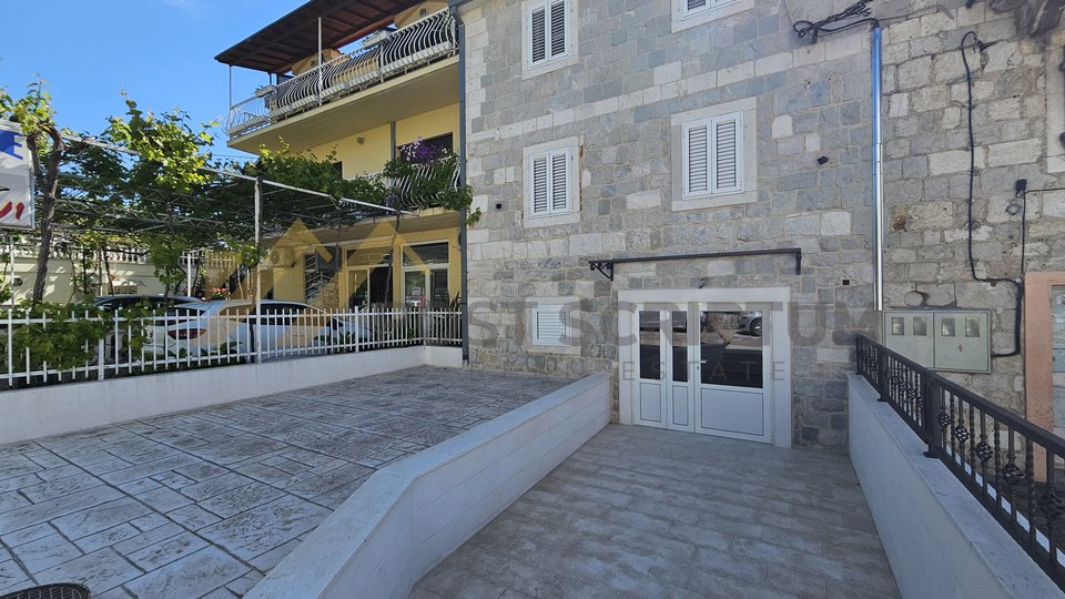 SOLIN, STONE HOUSE, GROUND FLOOR AND FLOOR WITH YARD