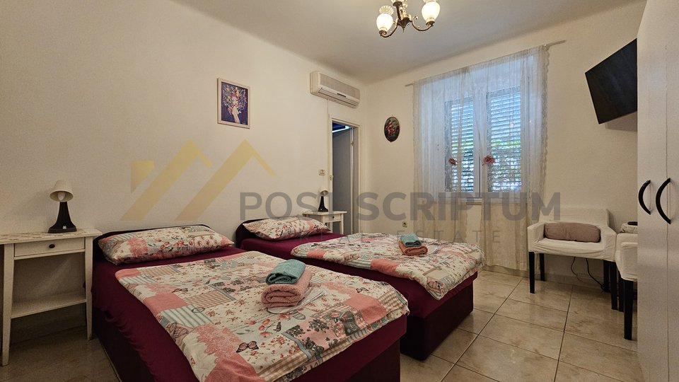 PLOKITE, COMFORTABLE TWO BEDROOM WITH GARAGE AND GARDEN