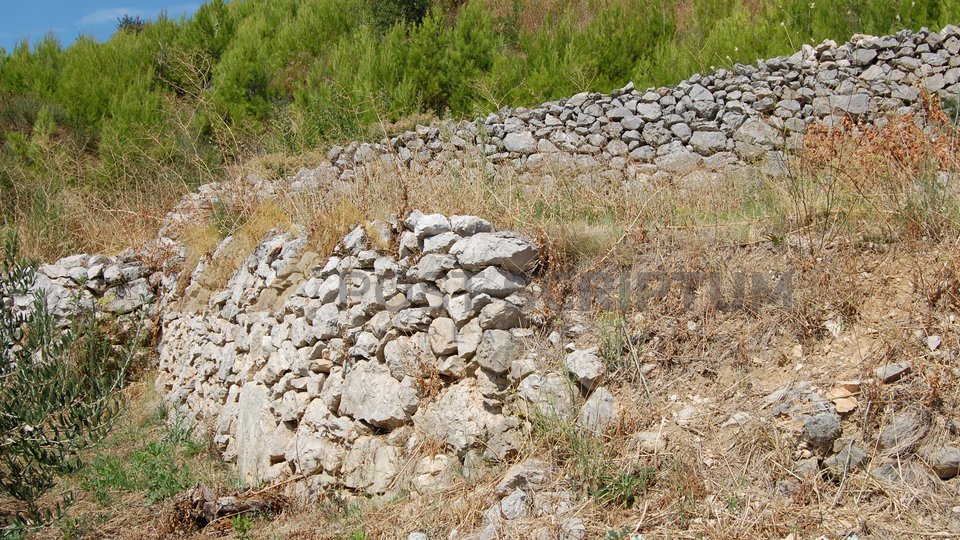 GRAĐEVINSKO ZEMLJIŠTE, ROGOZNICA KOD OMIŠA, ČELINA